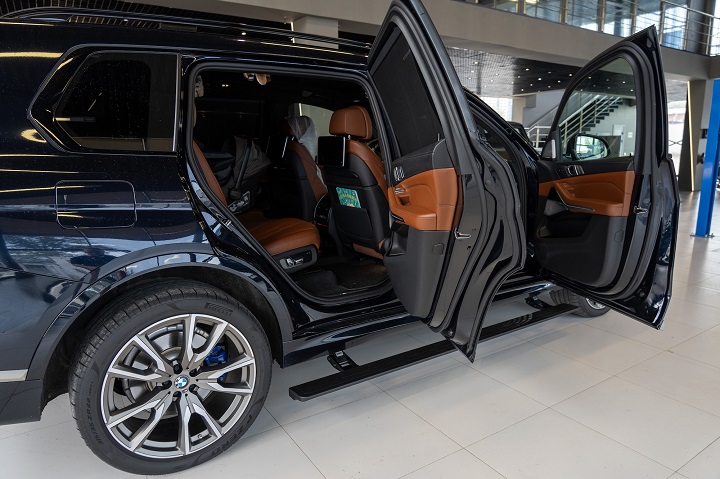 Электрические пороги BMW X7
